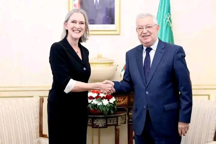 استقبل&nbsp; عزوز ناصري، رئيس مجلس الأمة، صبيحة اليوم الأربعاء 25 فيفري 2026، السيدة آن اليزابيث لوف